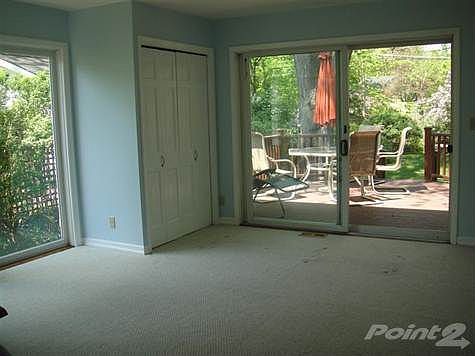 4th image of 441 Parkwood St