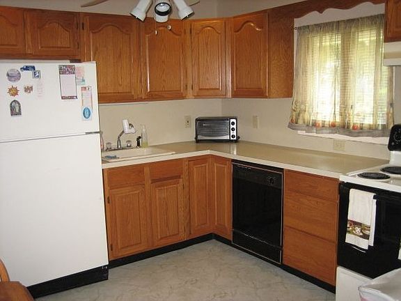 4th image of 9 Hardy Ln