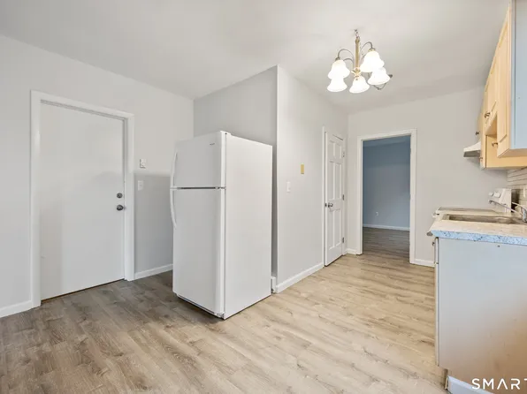 60 Center St #10, Wallingford, CT 06492