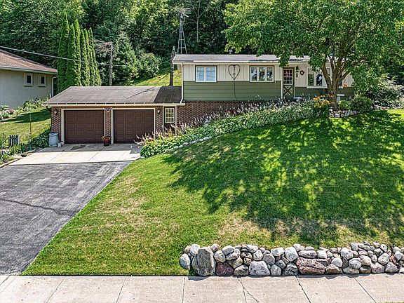 3rd image of 295 Hartford ROAD