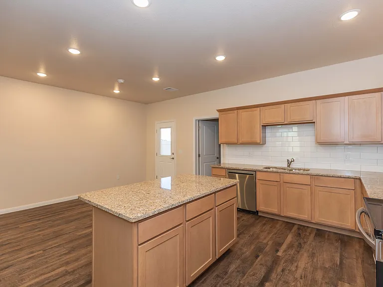 7516 Buck St — Photo 7