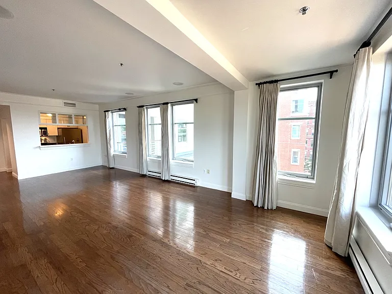 1597 Washington St #400 — Photo 2