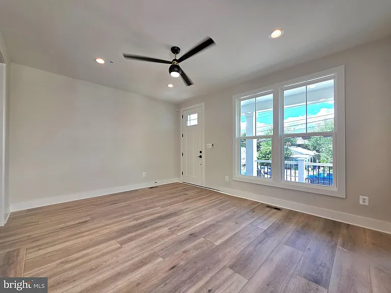 41 E Reed Ave — Photo 3