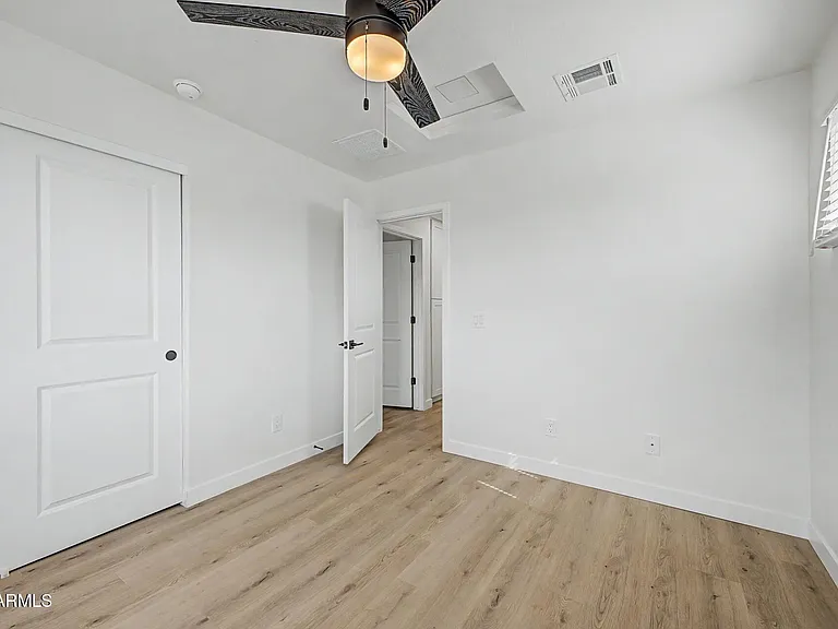 141 W Latona Rd — Photo 21