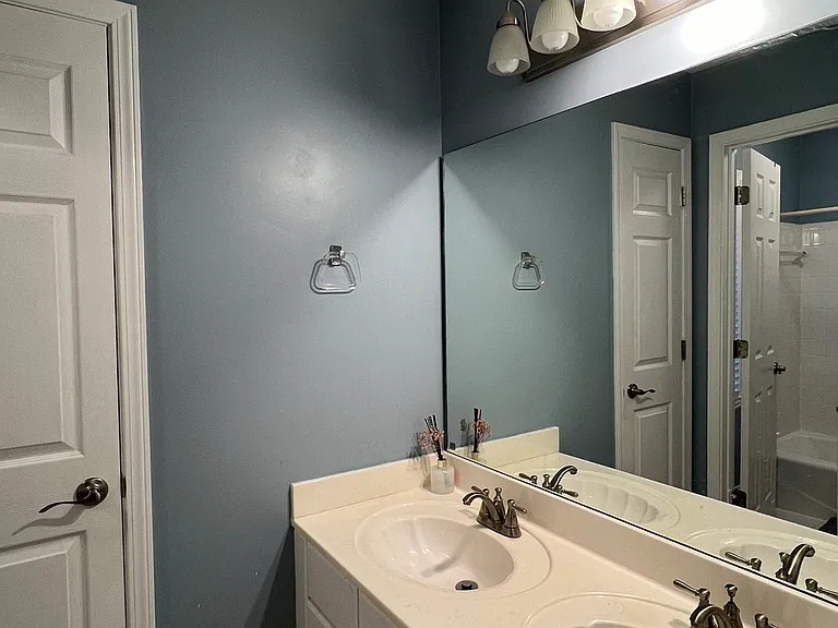 1501 Brookwood Lake Dr — Photo 11