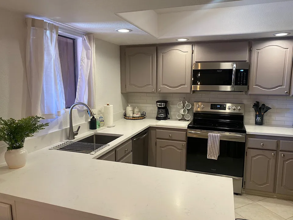 12212 N Paradise Village Pkwy S #403-B-16