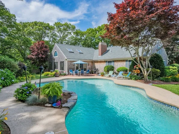 5 Sachem Dr, Barnstable, MA 02630