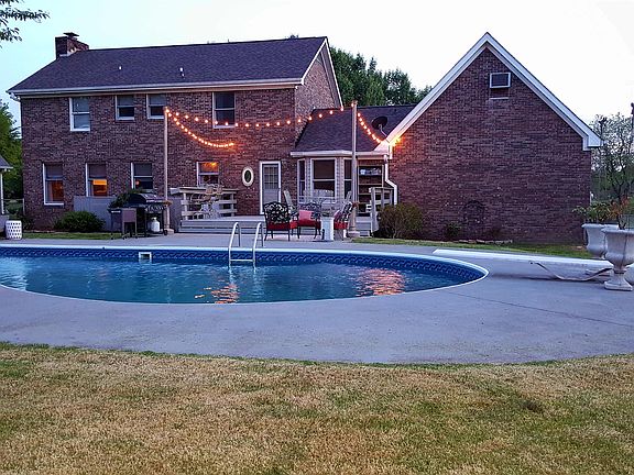 5th image of 8241 Roy Ln