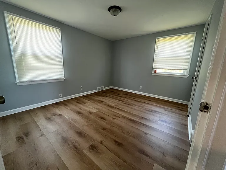 915 Parker Blvd — Photo 6