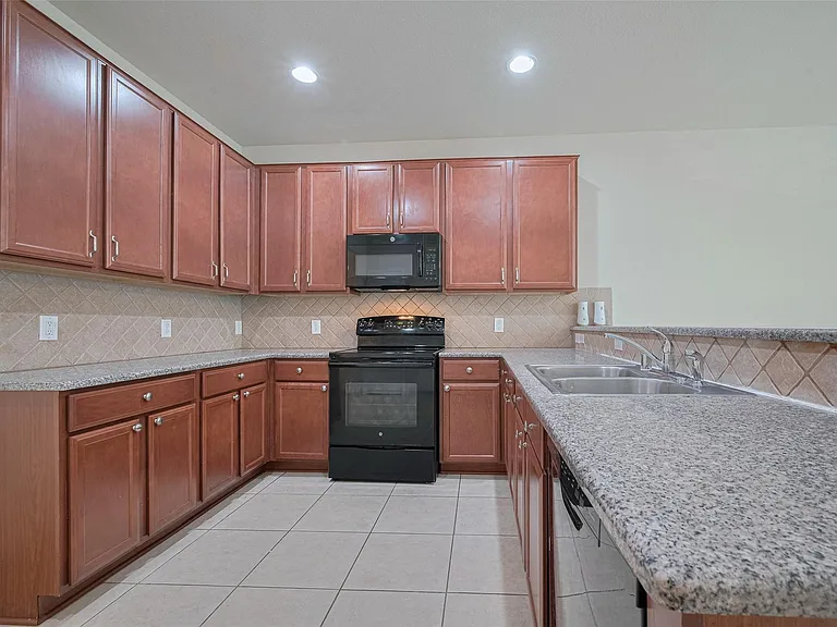 5003 Forest Moss Ct — Photo 18