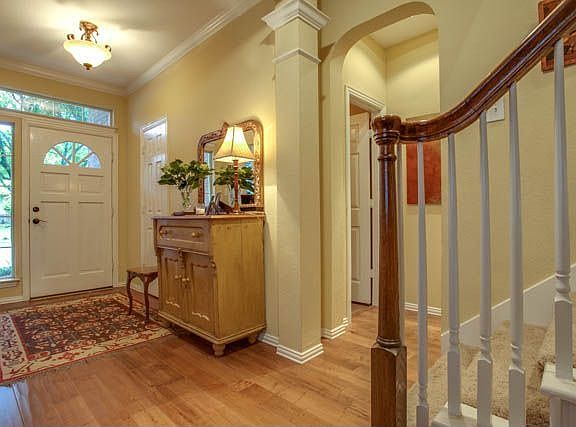 2nd image of 2906 Meadow Glen Dr