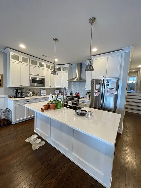 3 bed, 2.0 bath, 1556 sqft, $3,500 — Photo 2