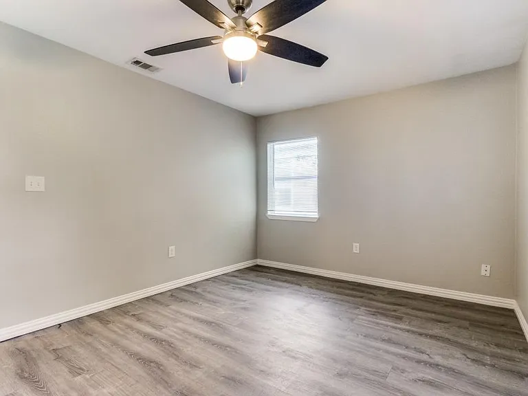 1516 Valley View St — Photo 10