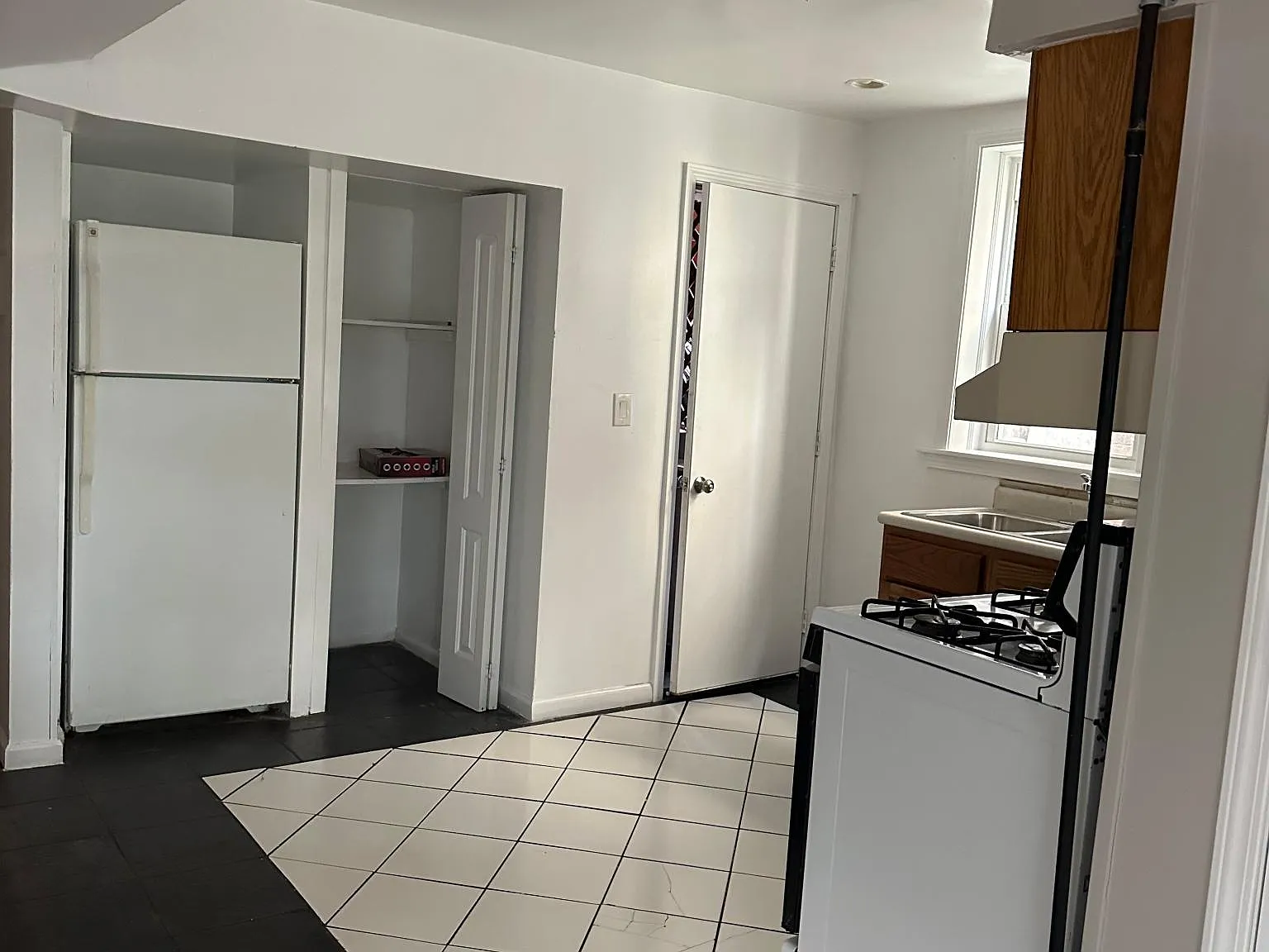 3001 N Leclaire Ave — Photo 2
