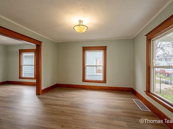 5th image of 1528 Hamilton Ave NW