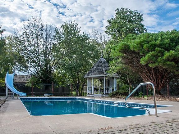 3rd image of 184 Morningside Dr