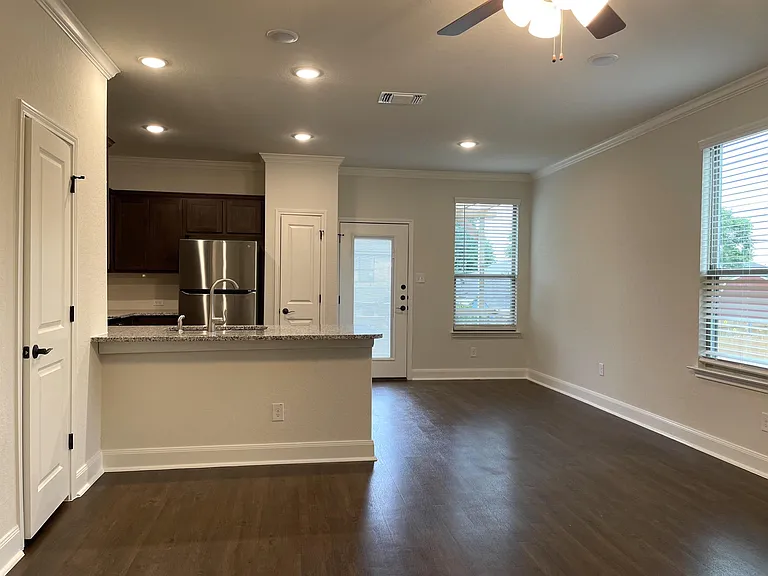 2222 Sandlewood Cv #101 — Photo 9