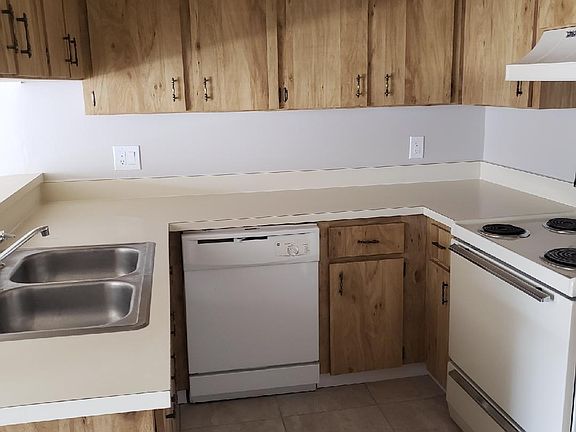 4th image of 3240 Bloomingdale Villas Ct