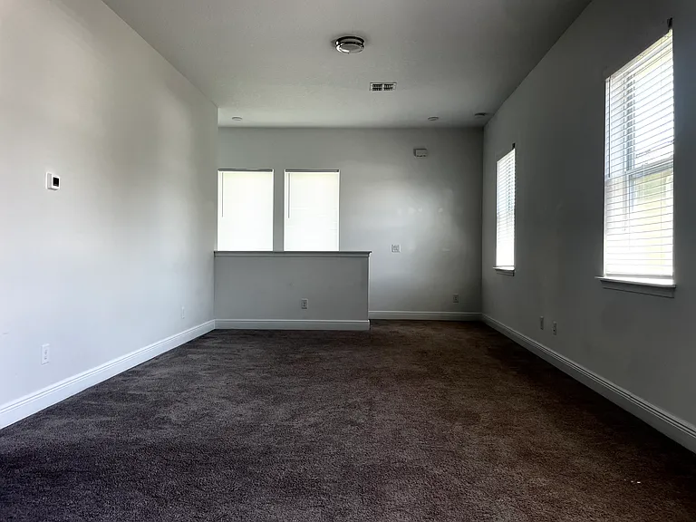 7070 Higgs Aly — Photo 44