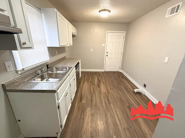 3477 Kensett Dr — Photo 6