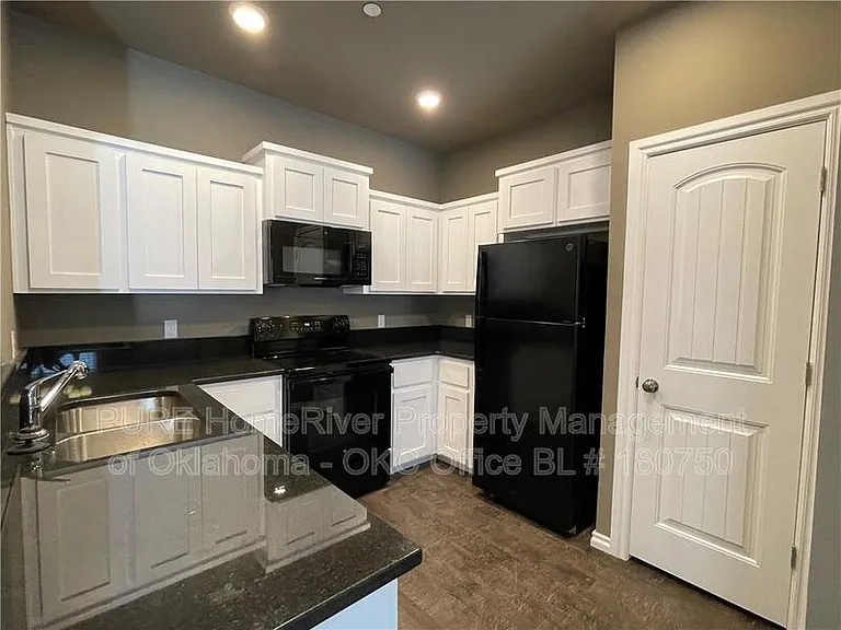 1002 SW 91st St — Photo 5