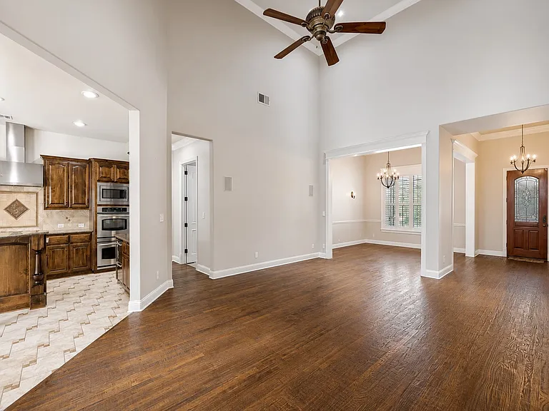 411 Brazoria Dr — Photo 6