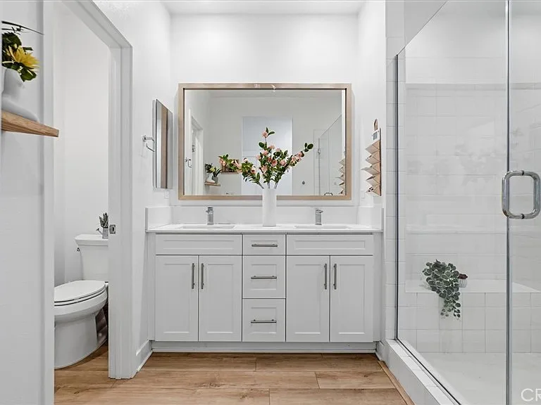 2560 Valentina Way — Photo 30