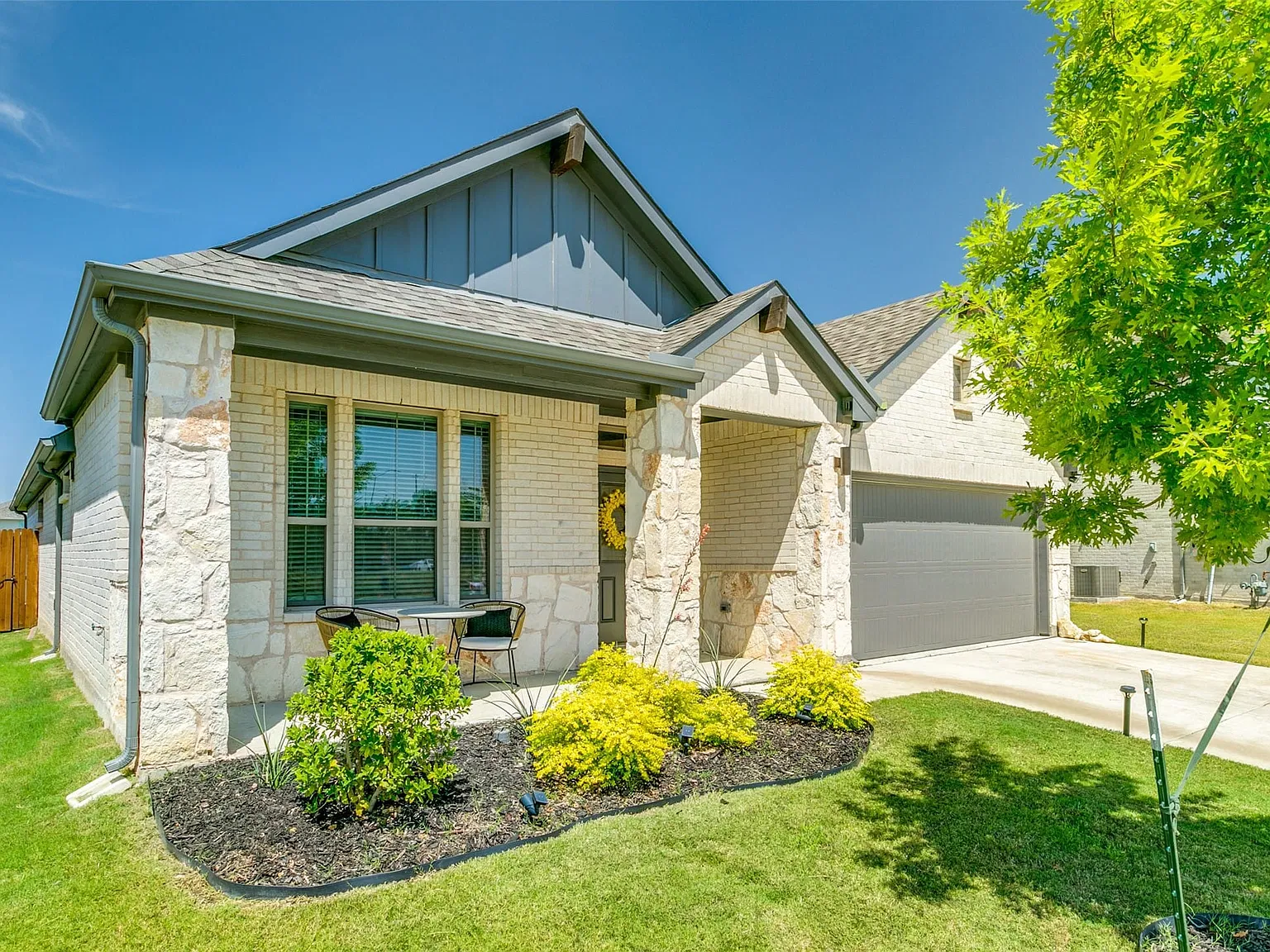 4 bed, 3.0 bath, 2164 sqft, $2,700 — Photo 2