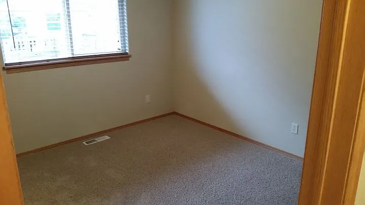 1270 Poe St — Photo 7
