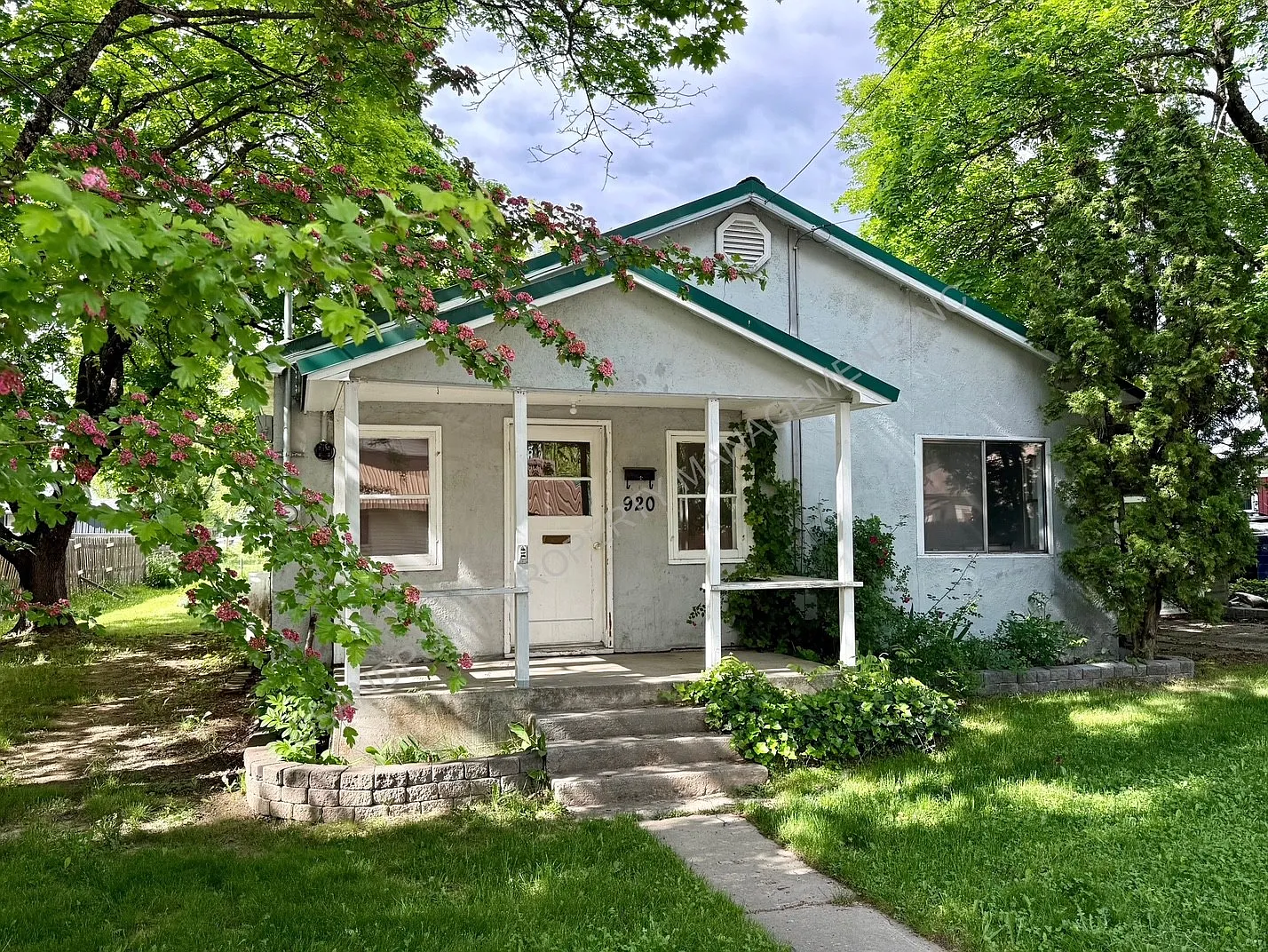 2 bed, 1008 sqft, $1,600 — Photo 1