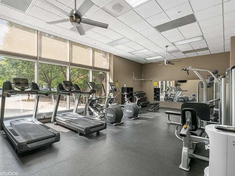 645 N Kingsbury St #1703 — Photo 15