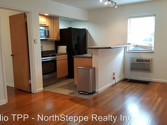 2nd image of 2213-2215 N High St #2877900