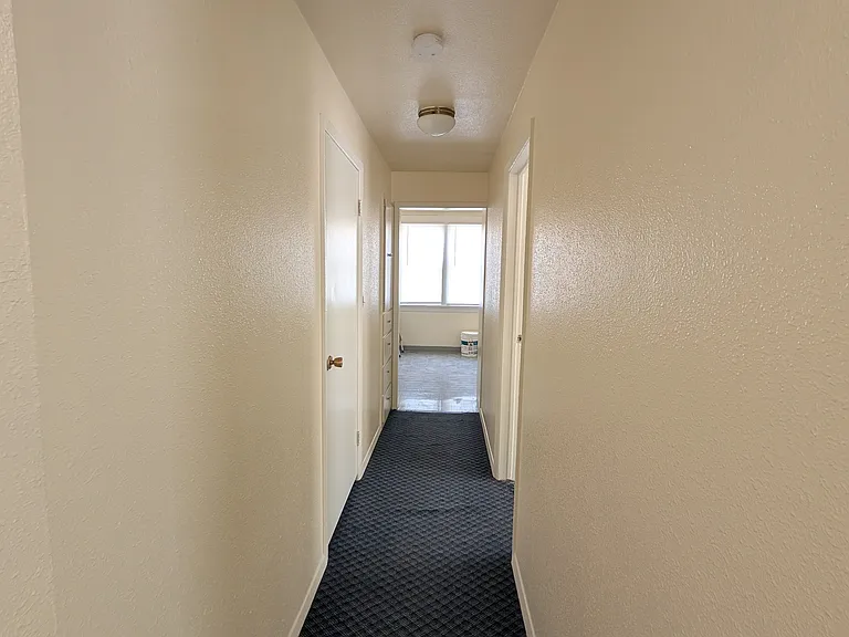 702 N Oak St #C — Photo 6