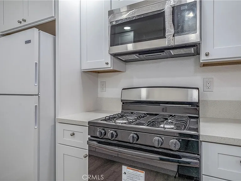 1650 S Campus Ave #17 — Photo 12