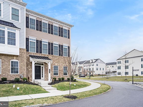 2nd image of 500 Cliff Ln
