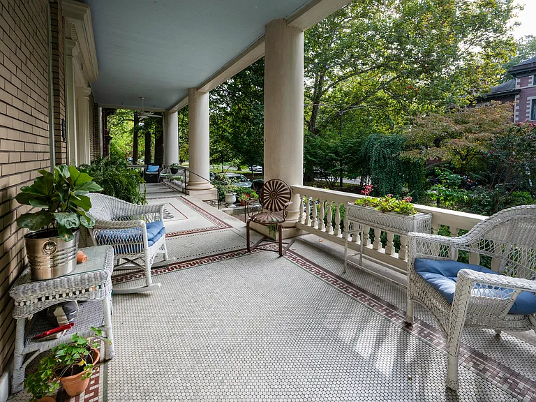 25 Hampton Ct #7 — Photo 10