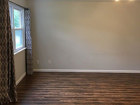 4th image of 272 Woods Ave