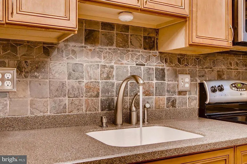 1129 Linden Ave — Photo 4