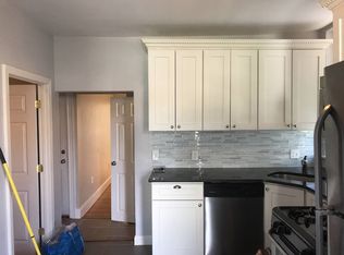 207 Chelsea St #2R, Boston, MA 02128