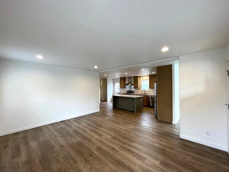 609 Mildred St — Photo 14