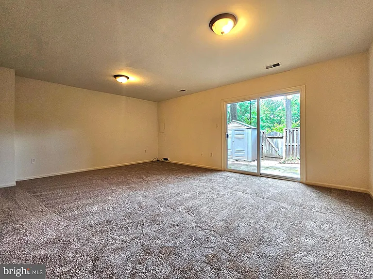 4802 Treasure Ct — Photo 30