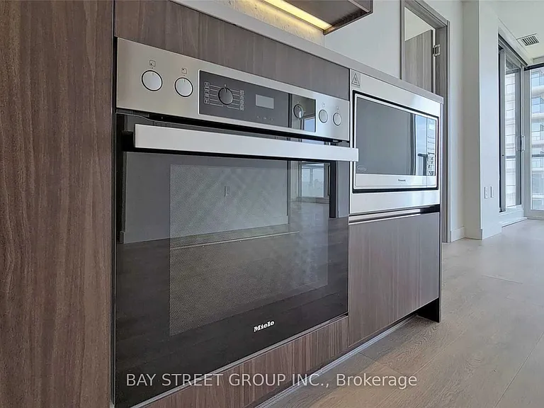 95 McMahon Dr #1212 — Photo 17