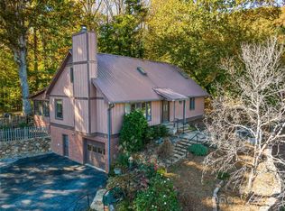 1326 Valmont Dr, Hendersonville, NC 28791
