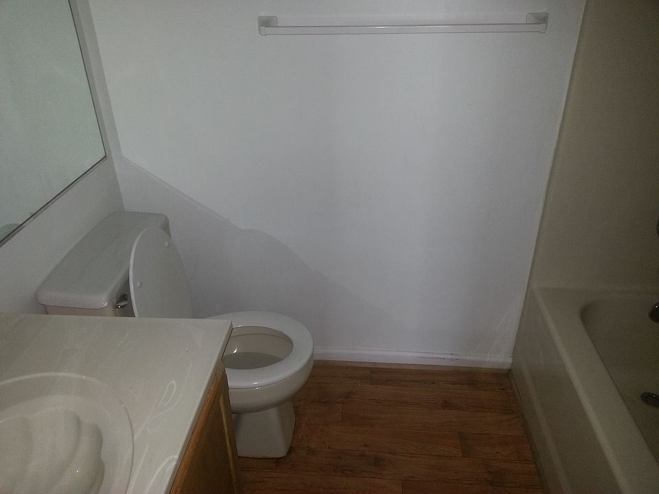 1st image of 412 Greenview Dr