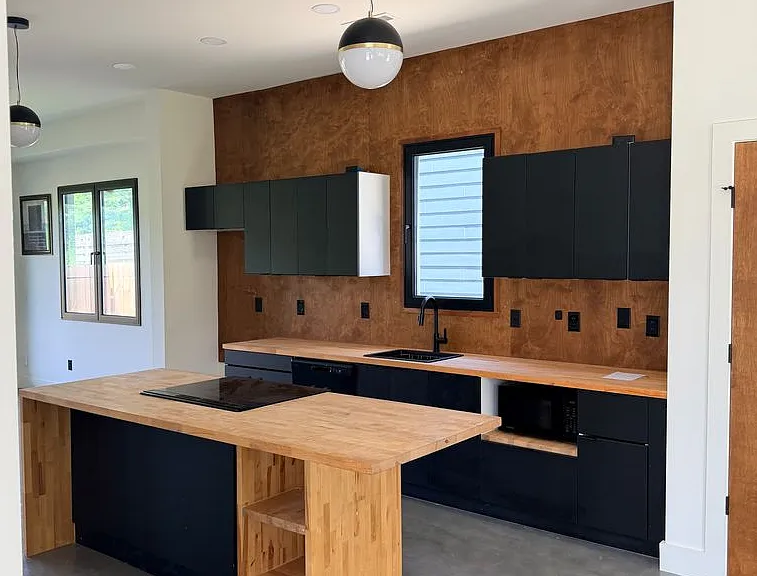 3535 Oswald St — Photo 3