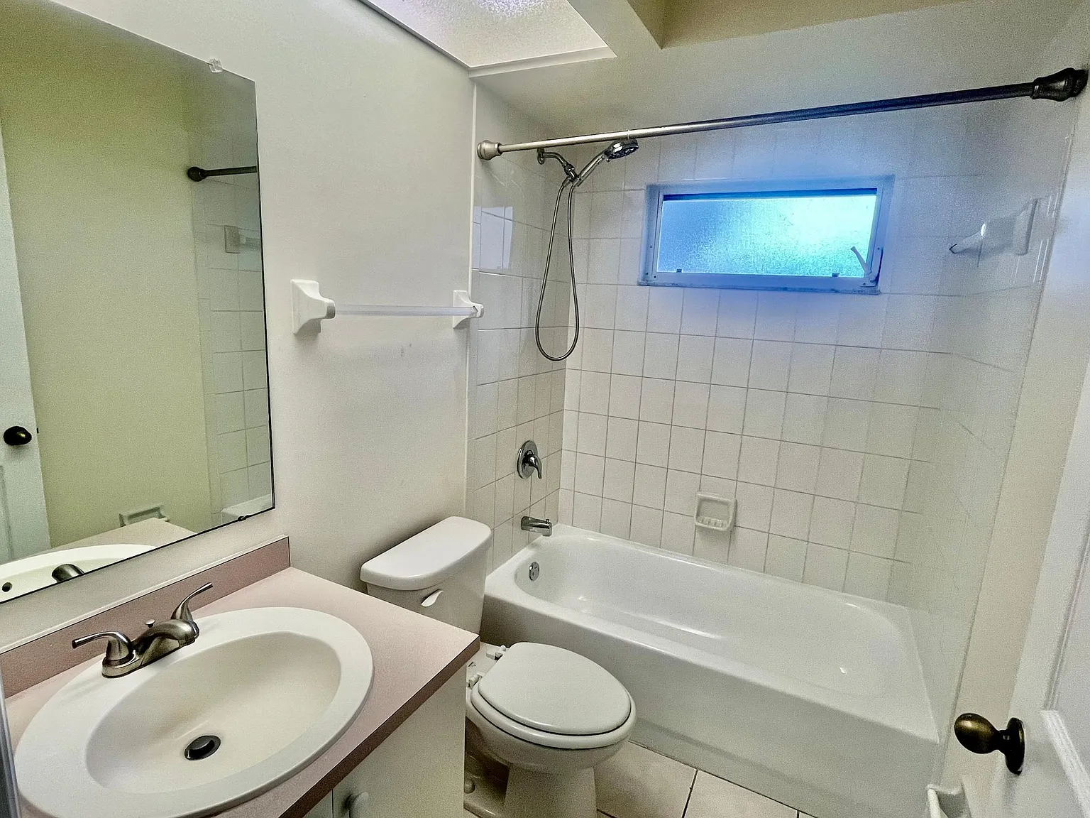 3 bed, 1215 sqft, $1,800 — Photo 4