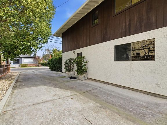 3rd image of 831 University Dr