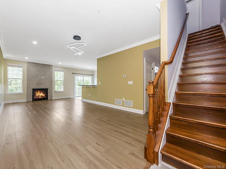 1115 Balsam Dr — Photo 7