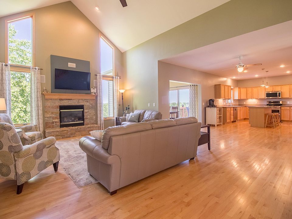 1st image of 650 Pinnacle Dr