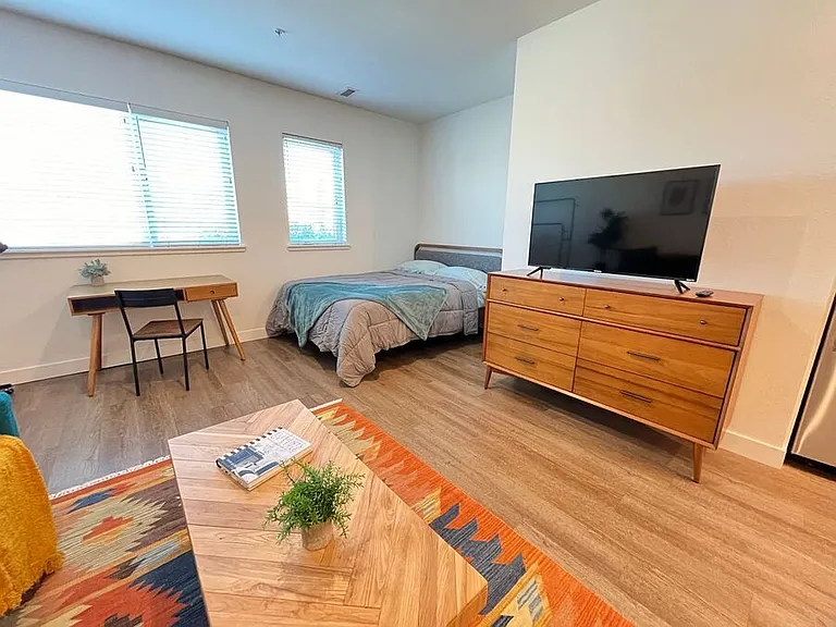 4045 Broadway — Photo 17